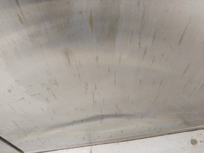 扉ステンレスを近づいて見る