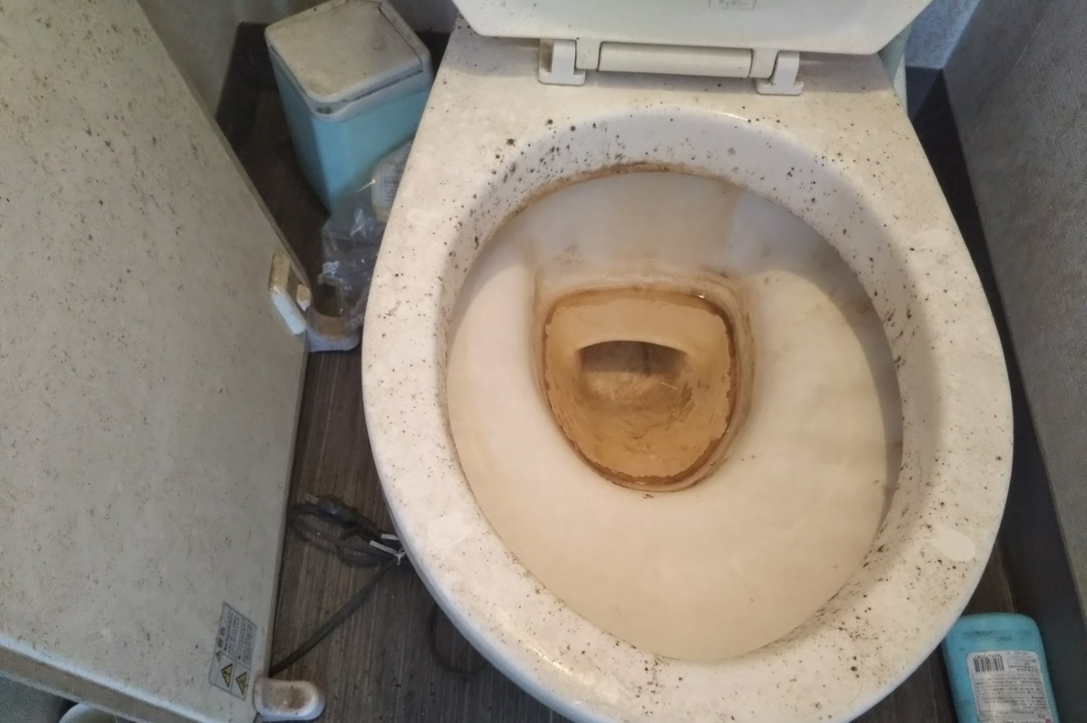 清掃前の洋式便器