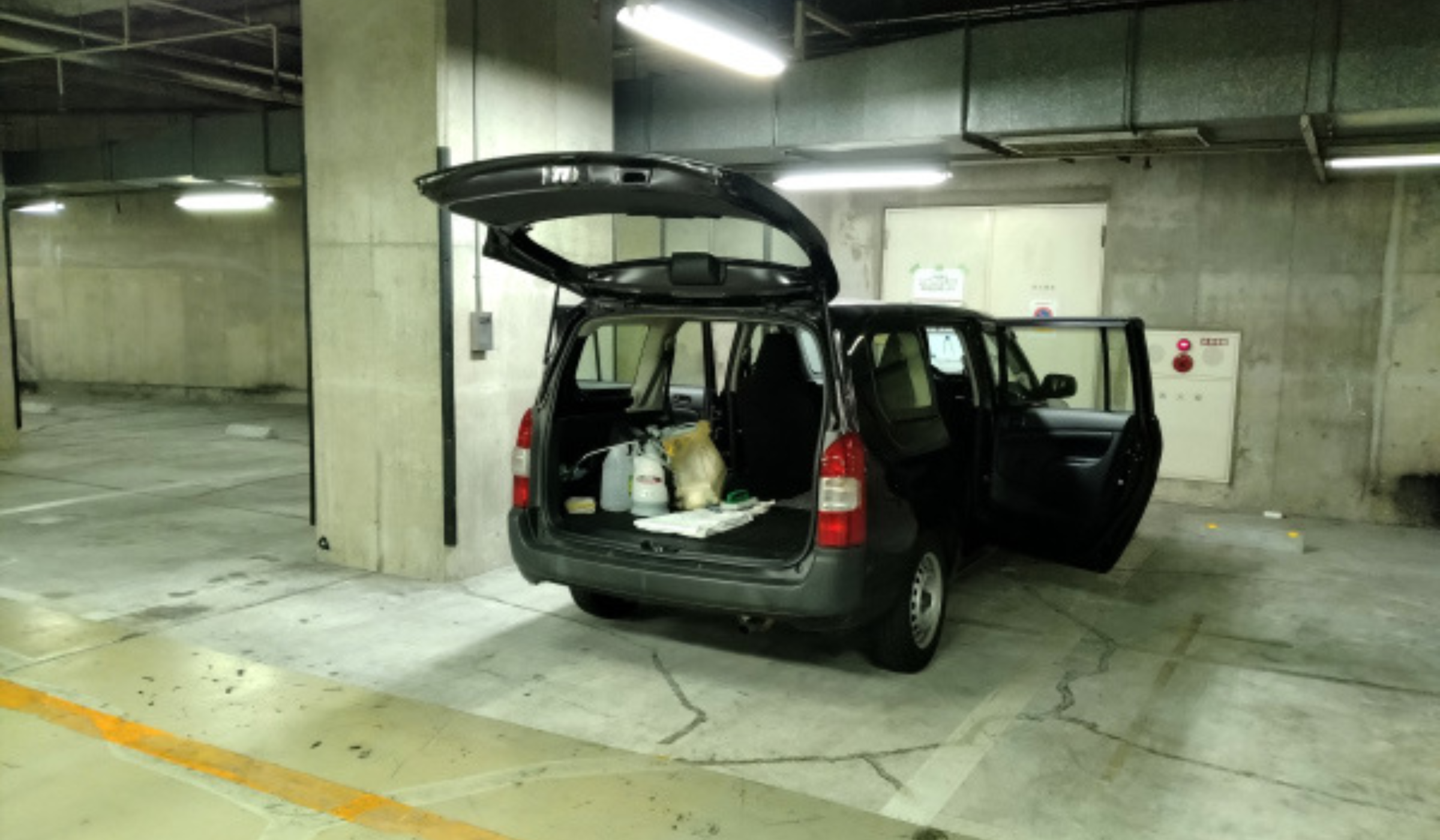 フロンティアグラン西新宿：地下駐車場