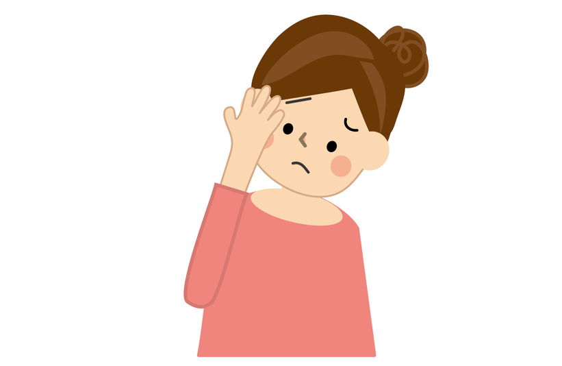 説明を聞き考え込む女性